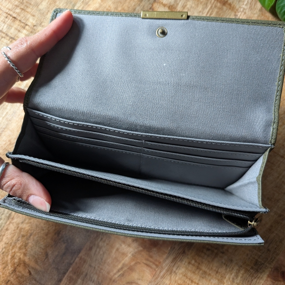 Leather Fossil Wallet - Picture 2 of 7